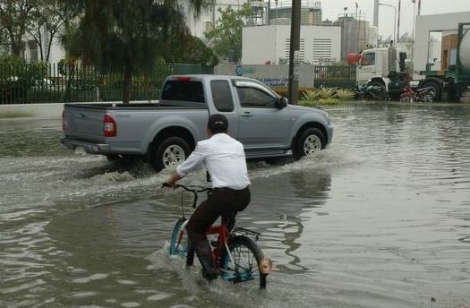 INUNDACION  IMAGENES FOTOS CAMIONES